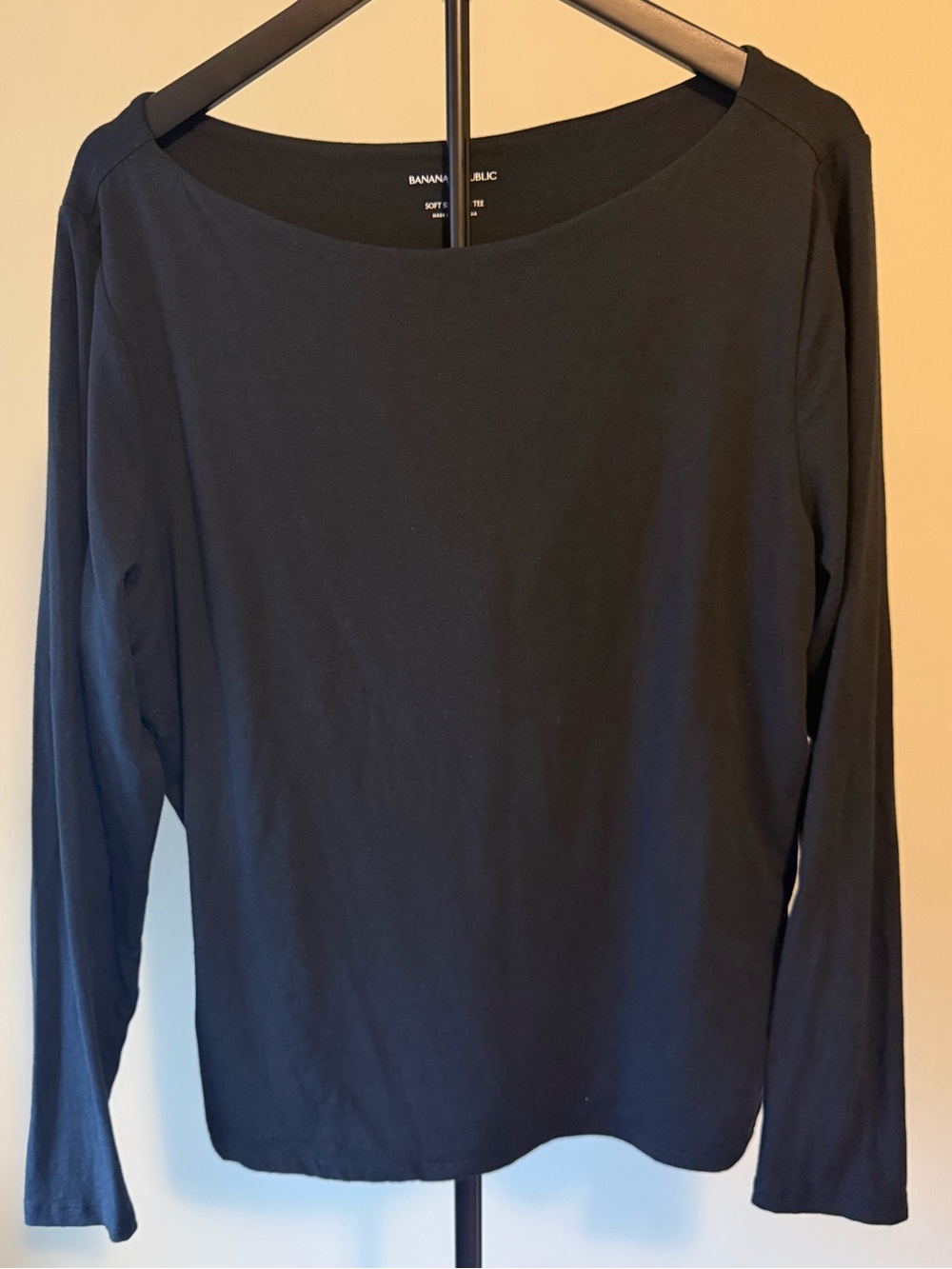 EUC Banana Republic Soft Stretch Black Tee (21" P2P)